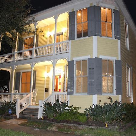 Historic 1899 Home For Summer غالفيستون، تكساس المظهر الخارجي الصورة